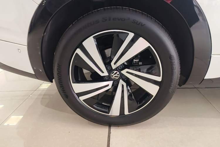 Used Volkswagen Tavendor 2023 380TSI Four-Wheel Drive R-Line Cruise Edition Right Rear Wheel Hub