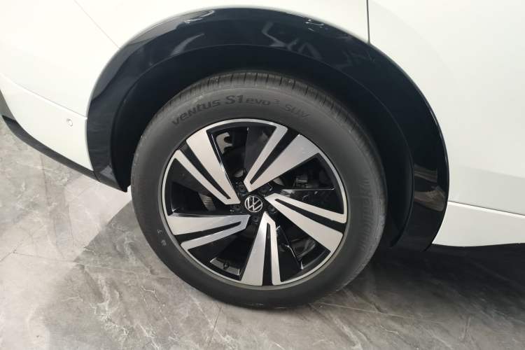 Used Volkswagen Tavendor 2023 380TSI Four-Wheel Drive R-Line Cruise Edition Right Rear Wheel Hub