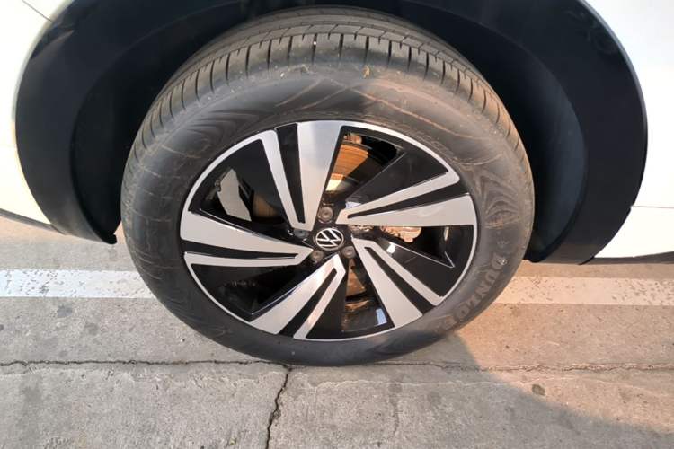 Used Volkswagen Tavendor 2023 380TSI Four-Wheel Drive R-Line Cruise Edition Right Rear Wheel Hub