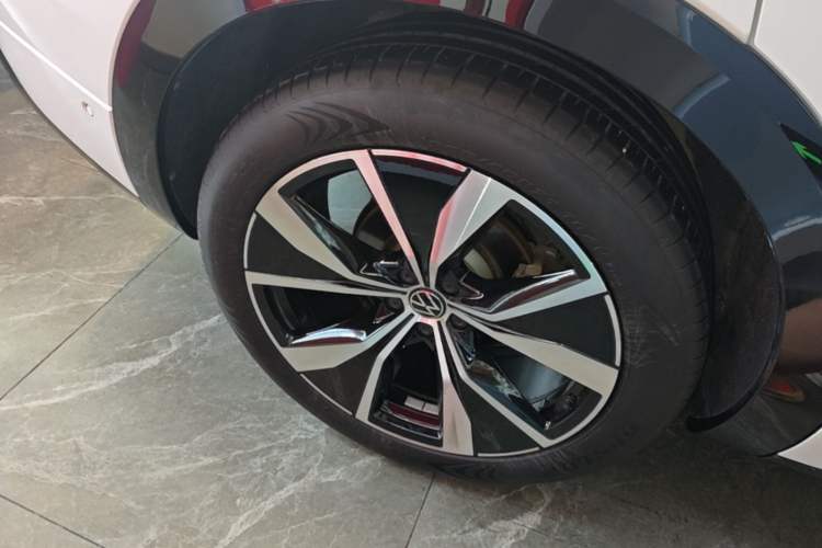 Used Volkswagen Tavendor 2023 380TSI Four-Wheel Drive R-Line First Edition Right Rear Wheel Hub