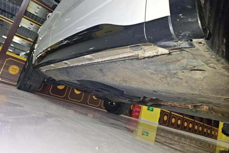 Used Volkswagen Tavendor 2023 380TSI Four-Wheel Drive R-Line Cruise Edition Right Side Sill