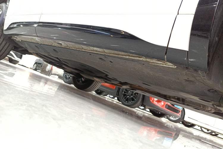 Used Volkswagen Tavendor 2023 380TSI Four-Wheel Drive R-Line Cruise Edition Right Side Sill
