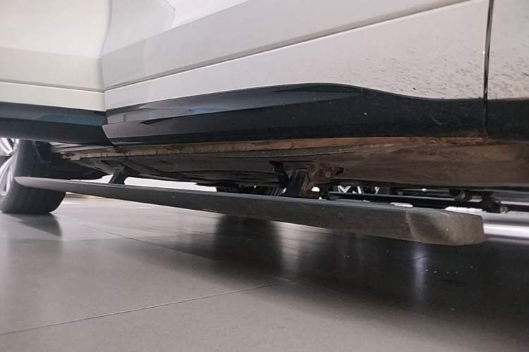 Used Volkswagen Tavendor 2023 380TSI Four-Wheel Drive R-Line Cruise Edition Right Side Sill