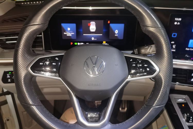 Used Volkswagen Tavendor 2023 380TSI All-Wheel Drive R-Line Journey Edition Steering Wheel