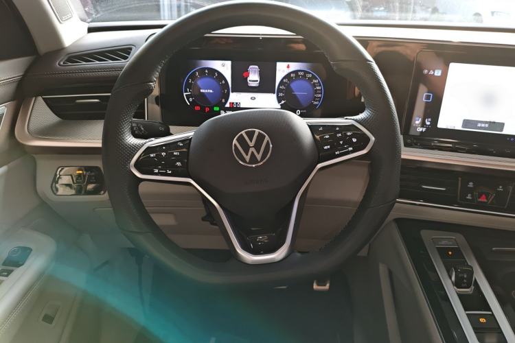 Used Volkswagen Tavendor 2023 380TSI All-Wheel Drive R-Line Journey Edition Steering Wheel