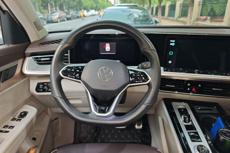 Used Volkswagen Tavendor 2023 380TSI All-Wheel Drive R-Line Journey Edition Steering Wheel