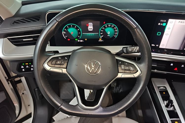 Used Volkswagen Tavendor 2023 330TSI Luxury Touring Edition Steering Wheel
