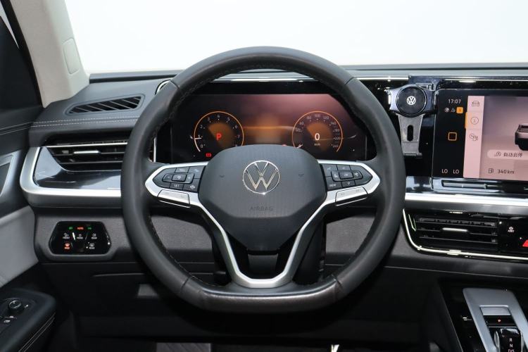 Used Volkswagen Tavendor 2023 330TSI Luxury Touring Edition Steering Wheel