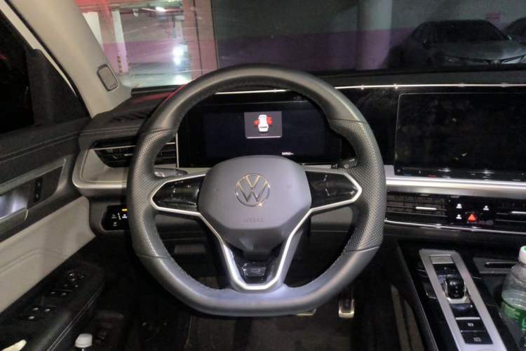 Used Volkswagen Tavendor 2023 380TSI Four-Wheel Drive R-Line First Edition Steering Wheel
