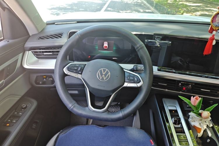 Used Volkswagen Tavendor 2023 330TSI Luxury Touring Edition Steering Wheel