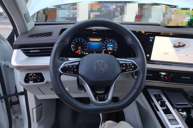 Used Volkswagen Tavendor 2023 380TSI All-Wheel Drive R-Line Journey Edition Steering Wheel