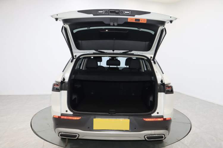 Used Volkswagen Tavendor 2023 330TSI Luxury Touring Edition Trunk
