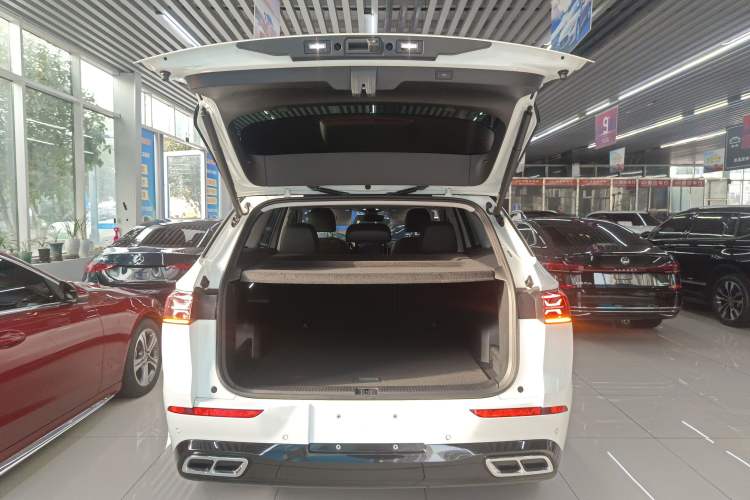 Used Volkswagen Tavendor 2023 380TSI Four-Wheel Drive R-Line Cruise Edition Trunk