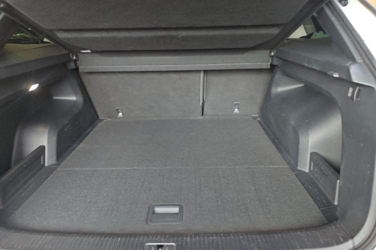 Used Volkswagen Tavendor 2023 380TSI Four-Wheel Drive R-Line First Edition Trunk