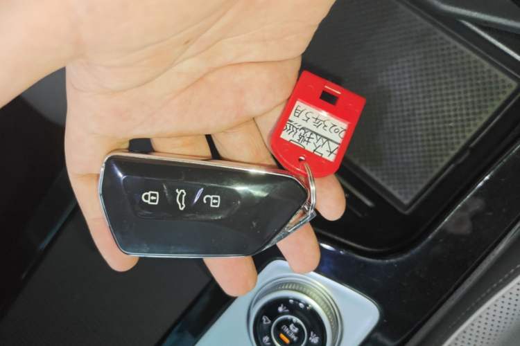 Used Volkswagen Tavendor 2023 380TSI Four-Wheel Drive R-Line Cruise Edition Vehicle Key