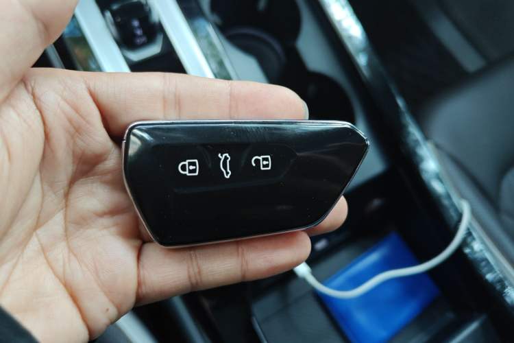 Used Volkswagen Tavendor 2023 380TSI All-Wheel Drive R-Line Journey Edition Vehicle Key