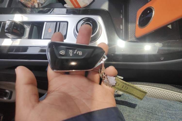 Used Volkswagen Tavendor 2023 380TSI Four-Wheel Drive R-Line Cruise Edition Vehicle Key