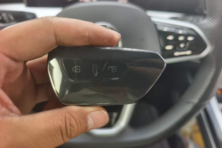Used Volkswagen Tavendor 2023 380TSI Four-Wheel Drive R-Line Cruise Edition Vehicle Key