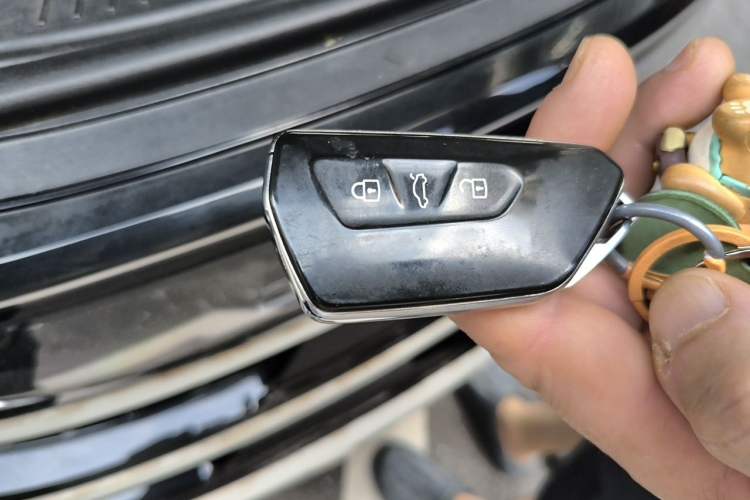 Used Volkswagen Tavendor 2023 380TSI Four-Wheel Drive R-Line Cruise Edition Vehicle Key