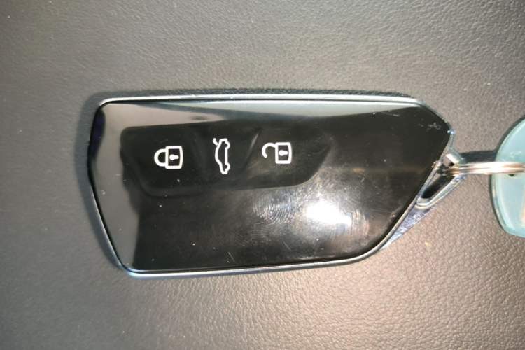 Used Volkswagen Tavendor 2023 380TSI Four-Wheel Drive R-Line Cruise Edition Vehicle Key