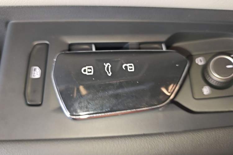 Used Volkswagen Tavendor 2023 380TSI Four-Wheel Drive R-Line First Edition Vehicle Key