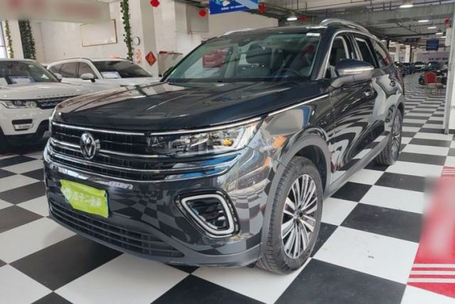 Używany Volkswagen Tavendor 2024 330TSI Luxury Touring - All-Inclusive Edition