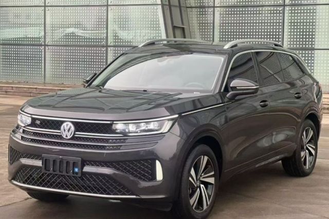 Used Volkswagen Tavendor 2024 Facelifted 380TSI All-Wheel Drive R-Line Cruise Premium Edition