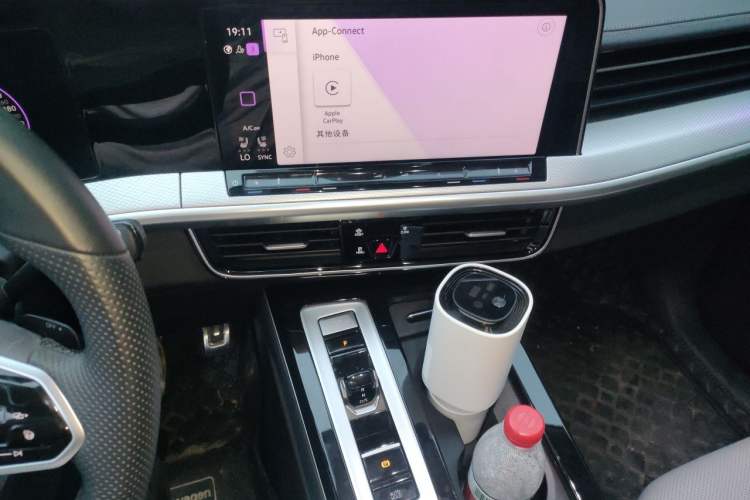 Used Volkswagen Tavendor 2024 380TSI All-Wheel Drive R-Line Cruise Edition Audio And AC Panel