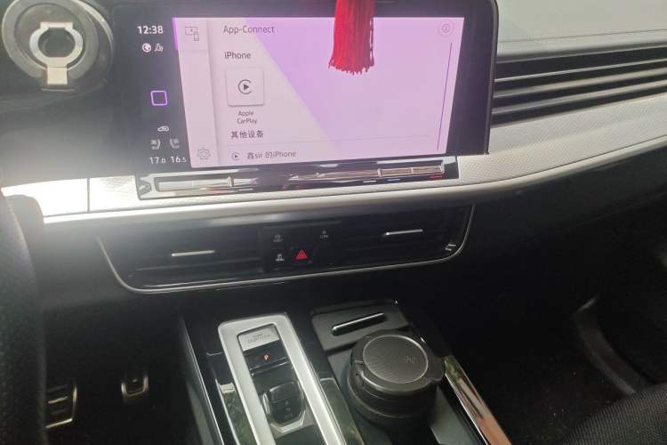 Used Volkswagen Tavendor 2024 380TSI All-Wheel Drive R-Line Cruise Edition Audio And AC Panel