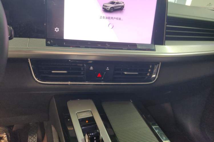 Used Volkswagen Tavendor 2024 330TSI Luxury Touring - All-Inclusive Edition Audio And AC Panel