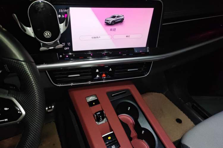 Used Volkswagen Tavendor 2024 380TSI All-Wheel Drive R-Line Cruise Edition Audio And AC Panel