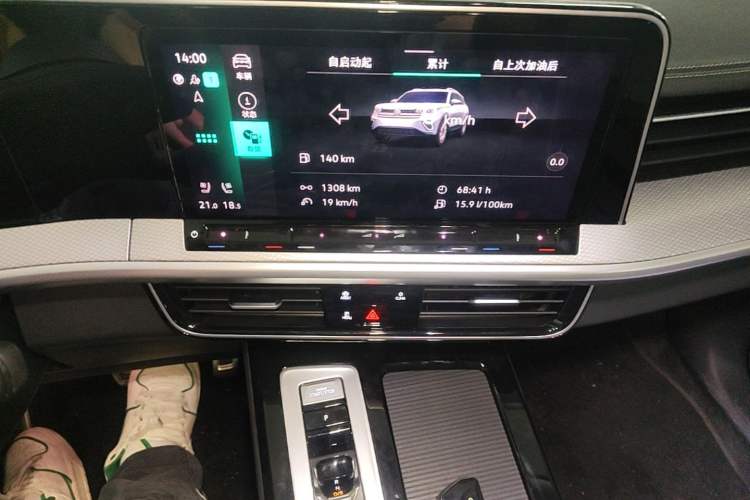 Used Volkswagen Tavendor 2024 Facelifted 380TSI All-Wheel Drive R-Line Cruise Premium Edition Audio And AC Panel