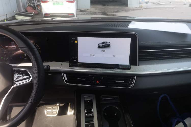 Used Volkswagen Tavendor 2024 380TSI All-Wheel-Drive R-Line Cruise Premium Edition Audio And AC Panel