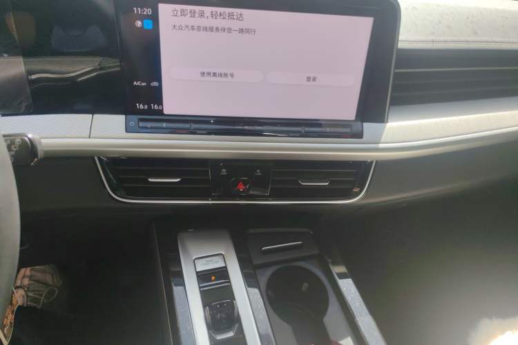 Used Volkswagen Tavendor 2024 330TSI Luxury Touring - All-Inclusive Edition Audio And AC Panel