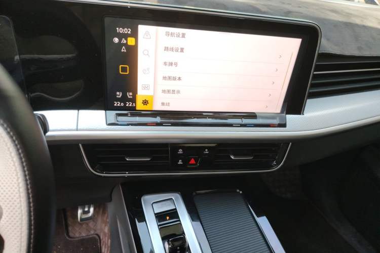 Used Volkswagen Tavendor 2024 380TSI All-Wheel Drive R-Line Cruise Edition Audio And AC Panel