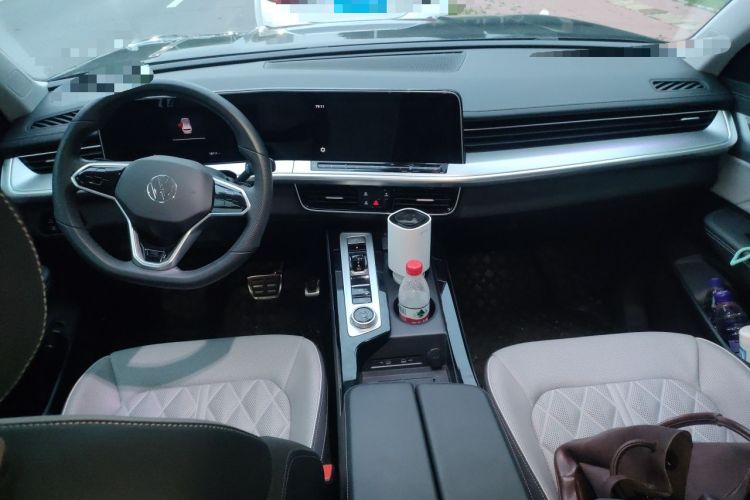 Used Volkswagen Tavendor 2024 380TSI All-Wheel Drive R-Line Cruise Edition Center Console