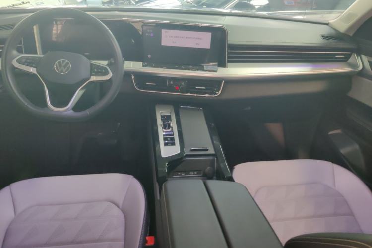 Used Volkswagen Tavendor 2024 330TSI Luxury Touring - All-Inclusive Edition Center Console