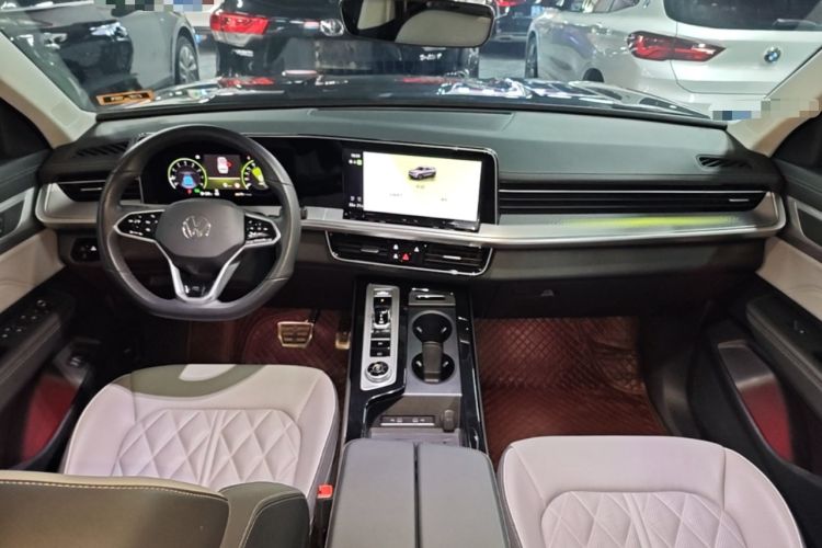 Used Volkswagen Tavendor 2024 380TSI All-Wheel Drive R-Line Cruise Edition Center Console