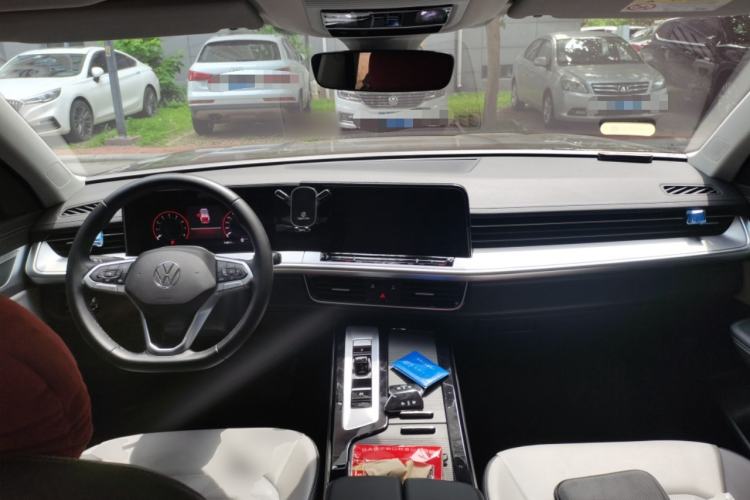 Used Volkswagen Tavendor 2024 330TSI Luxury Touring - All-Inclusive Edition Center Console