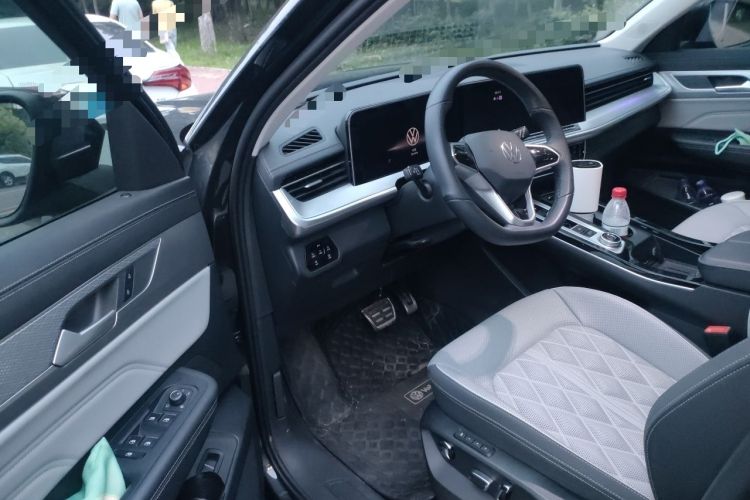 Used Volkswagen Tavendor 2024 380TSI All-Wheel Drive R-Line Cruise Edition Driver Seat