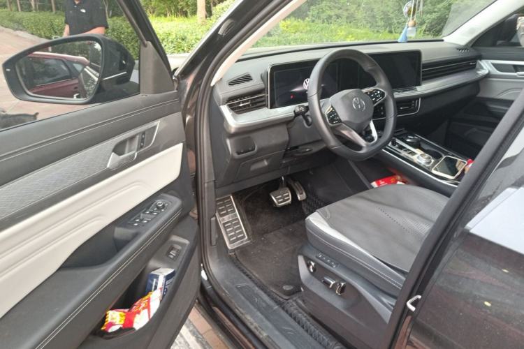 Used Volkswagen Tavendor 2024 380TSI All-Wheel Drive R-Line Cruise Edition Driver Seat