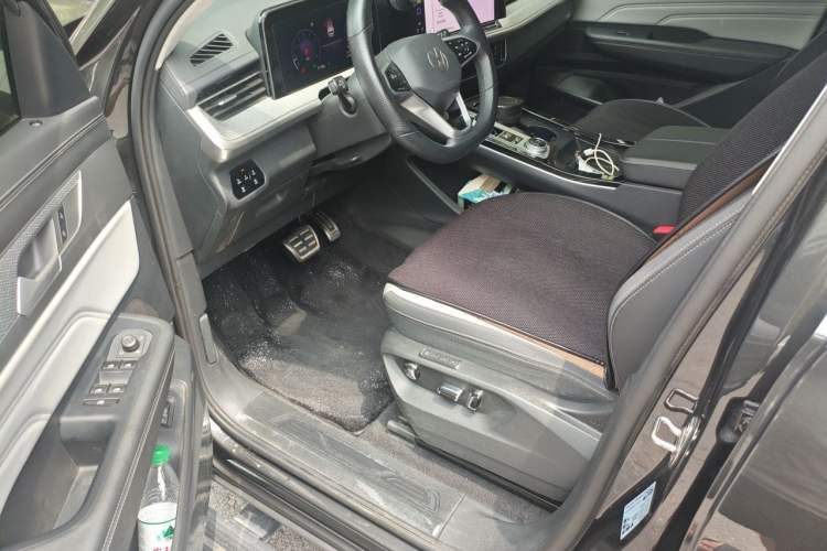 Used Volkswagen Tavendor 2024 380TSI All-Wheel Drive R-Line Cruise Edition Driver Seat
