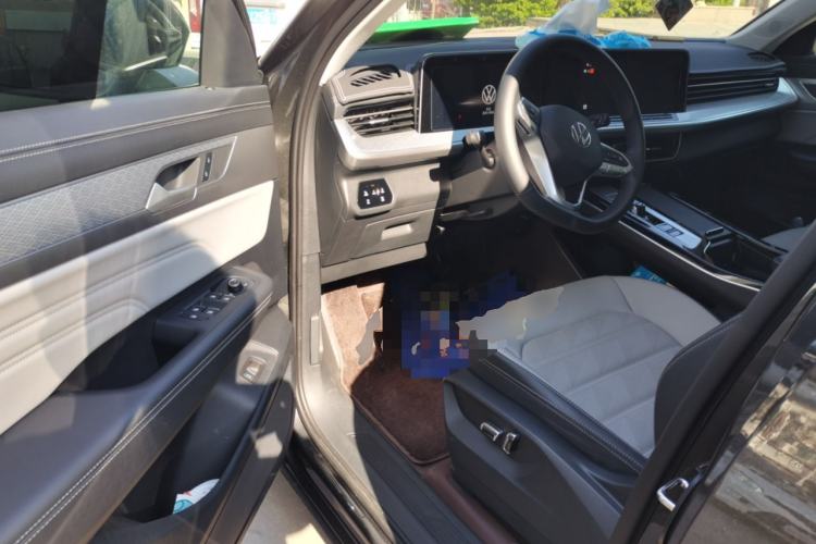 Used Volkswagen Tavendor 2024 330TSI Luxury Touring Edition Driver Seat