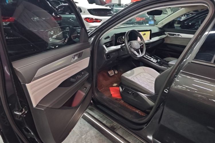 Used Volkswagen Tavendor 2024 380TSI All-Wheel Drive R-Line Cruise Edition Driver Seat