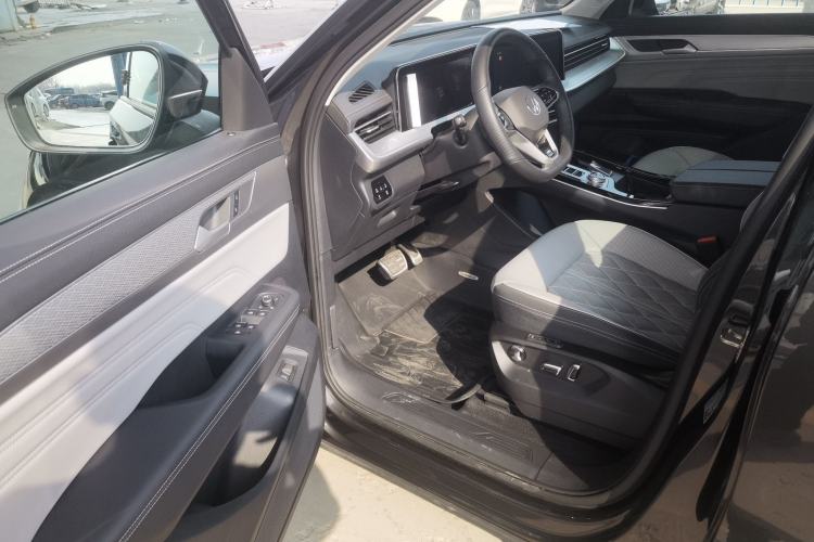 Used Volkswagen Tavendor 2024 380TSI All-Wheel-Drive R-Line Cruise Premium Edition Driver Seat