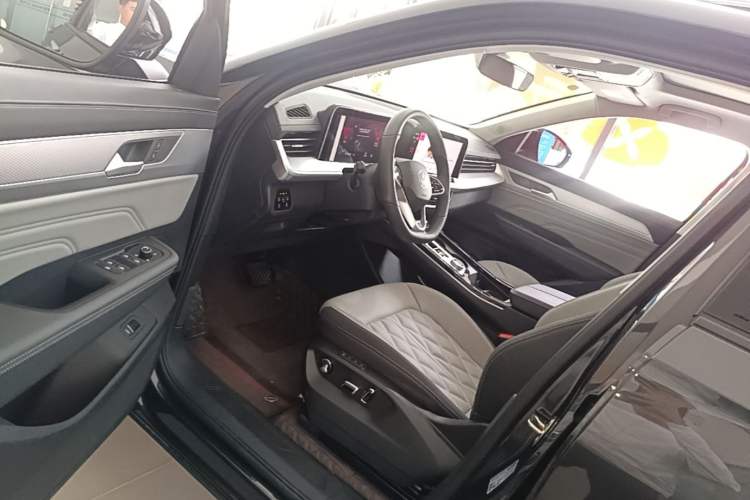 Used Volkswagen Tavendor 2024 Facelifted 380TSI All-Wheel Drive R-Line Cruise Premium Edition Driver Seat