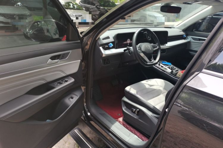 Used Volkswagen Tavendor 2024 330TSI Luxury Touring - All-Inclusive Edition Driver Seat