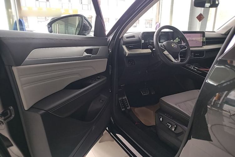 Used Volkswagen Tavendor 2024 380TSI All-Wheel-Drive R-Line Cruise Premium Edition Driver Seat