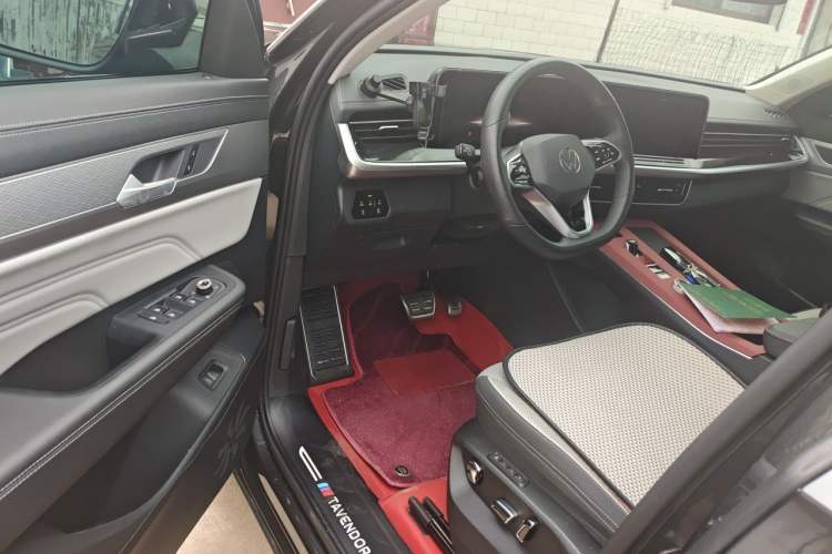 Used Volkswagen Tavendor 2024 380TSI All-Wheel-Drive R-Line Cruise Premium Edition Driver Seat