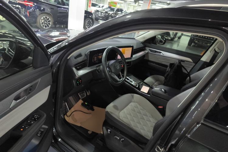 Used Volkswagen Tavendor 2024 380TSI All-Wheel Drive R-Line Cruise Edition Driver Seat
